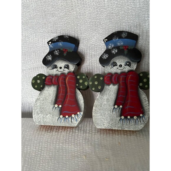 A pair Of Hand painted wood snowmen, 7” x 4, Christmas decoration/ Kim Vagnetti - Picture 1 of 5